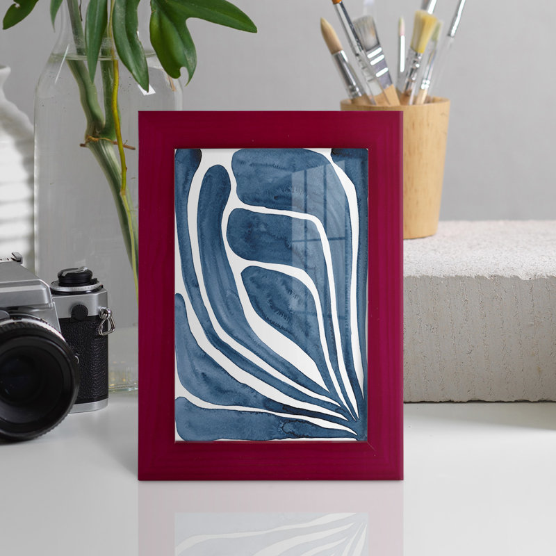 «Blue Stylized Leaf I», impression sur papier, Rouge, H 6 po x l 4 po x P 1 po