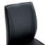 Ensemble de table et de chaises. Petite table ronde stable en forme de verre - 31,9 po x 31,9 po avec 2 chaises en polyuréthane noir doux et confortable avec des pieds arqués en métal argenté. Créez votre espace exclusif de luxe discret.