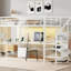 Lit mezzanine simple très grand avec garde-robe, escalier et accessoire utilitaire. Ce lit a un séparateur réglable de tringle penderie pour le rangement. L'escalier peut être placé à gauche ou à droite. An L