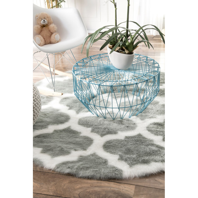 Beraun Faux Sheepskin Geometric Indoor Rug, Round 5'