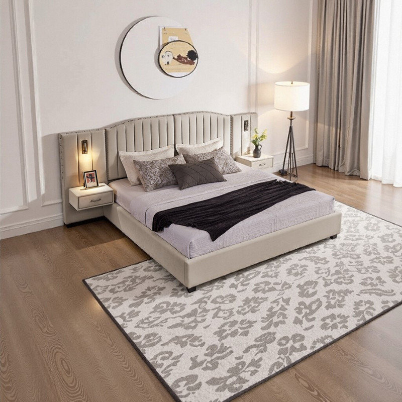 Très grand lit plateforme tapissier avec tables de chevet intégrées et lampes réglables, Beige