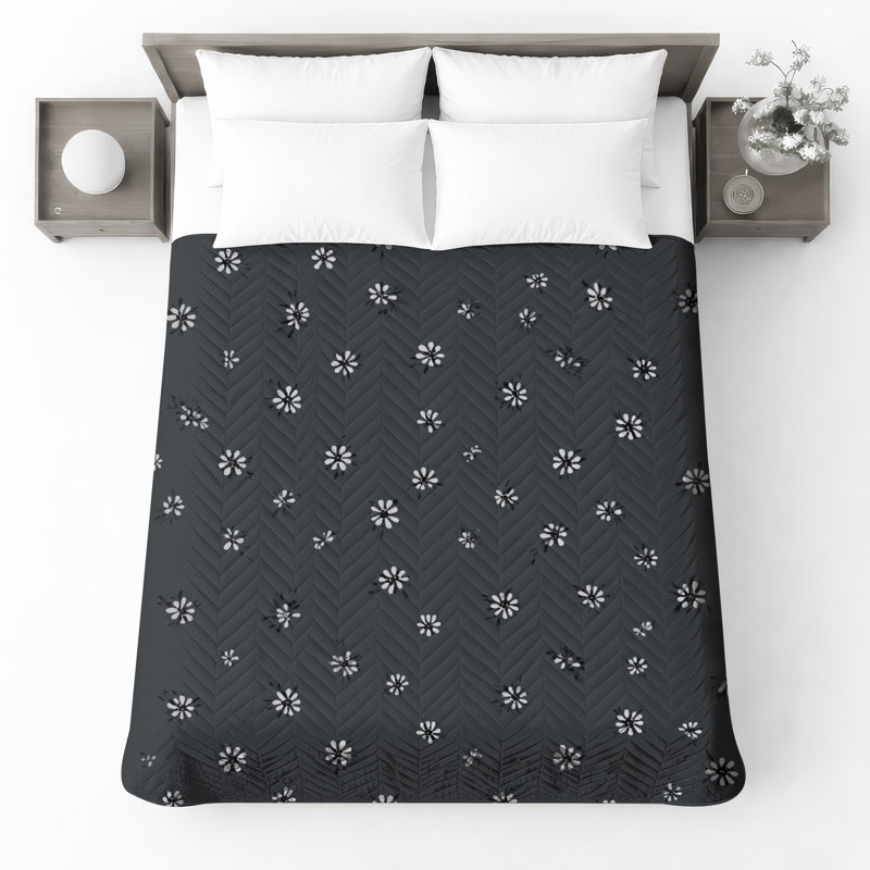 Black White Daisies Quilted Bedspread All Sizes, Full / Double