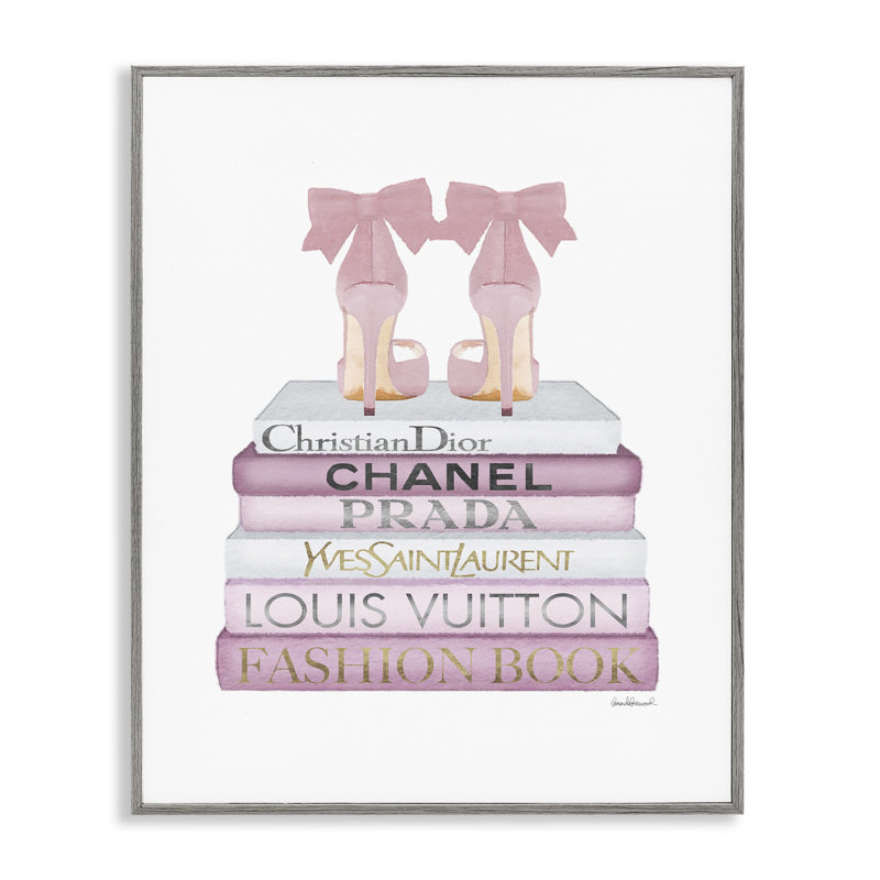«Fashion Designer Shoes Bookstack» par Amanda Greenwood - Cadre flottant, impression sur bois, H 14 po x l 11 po