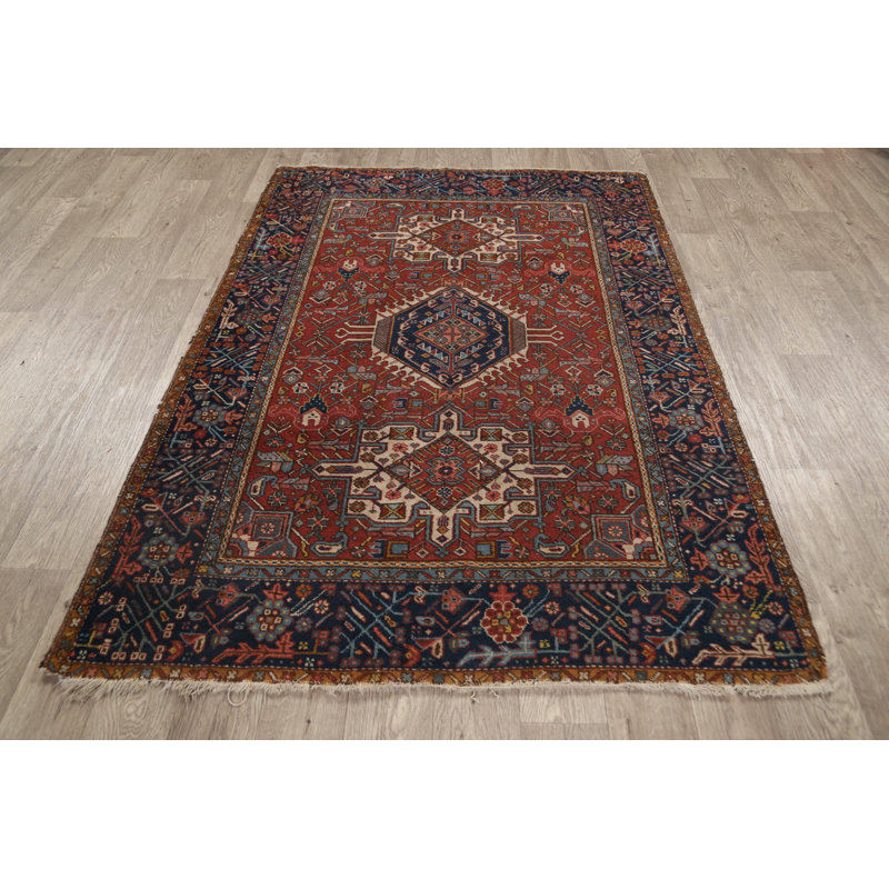 Tapis unique en laine noué à la main Gharajeh des années 1920 de 4 pi 5 po x 6 pi 4 po rouge Calbert