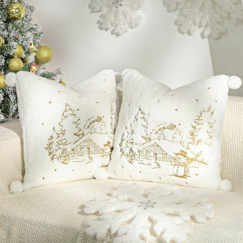 Housse de coussin décoratif, 18 x 18 pouces, ensemble de 2 taies décoratives en fausse fourrure douce avec boule en peluche, jolie housse de coussin décorative en forme de cabane de bonhomme de neige pour maison, salon, blanc
