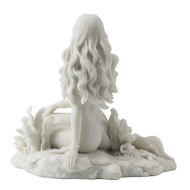 Figurine de plage sirène assis sur la plage Borowski, Blanc