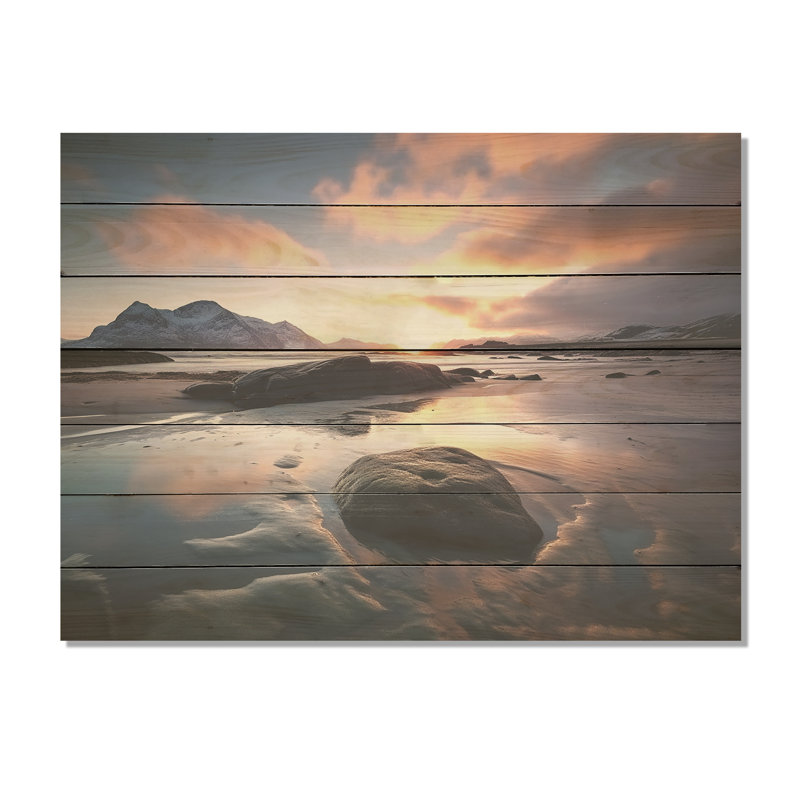 Lever de soleil sur la plage rocheuse I - plage sur bois, H 10 po x l 20 po x P 0,78 po
