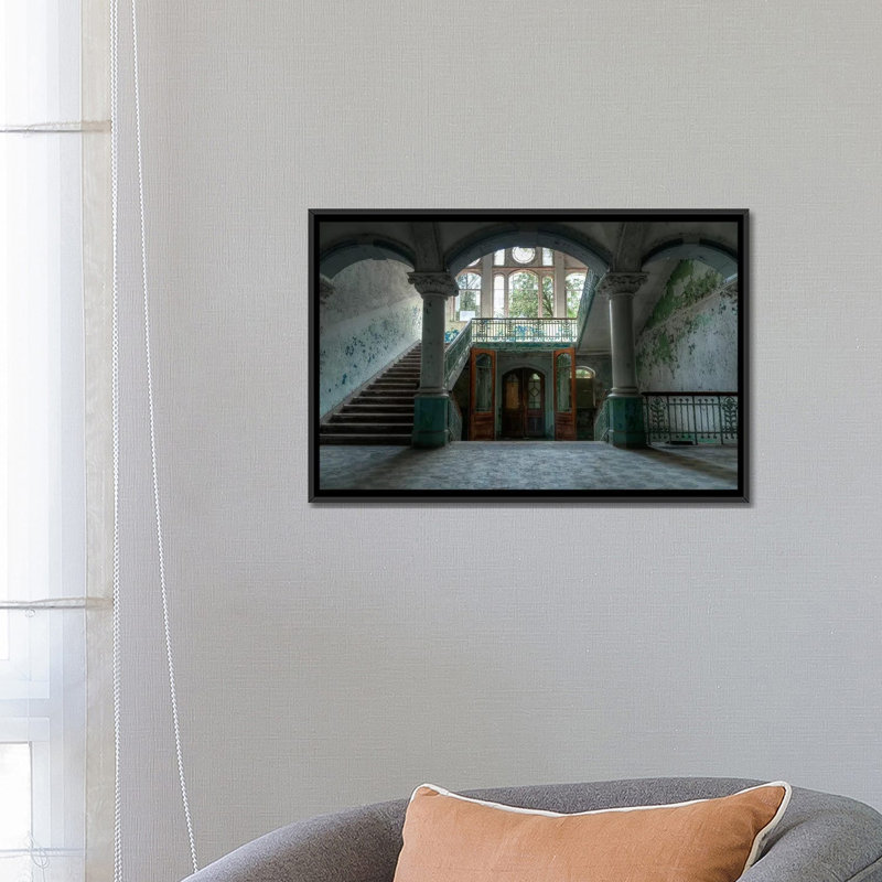 « beelitz sanatorium », reproduction de photo sur toile, H 18 po x l 26 po x P 1,5 po, Toile avec cadre noir, Pas de tapis