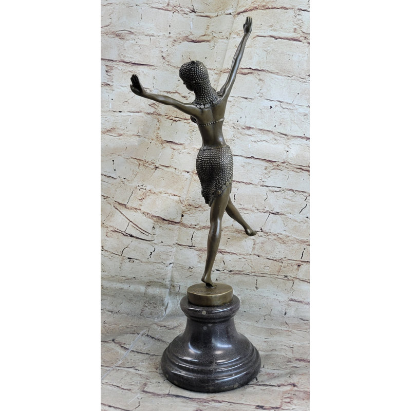 Figurine Mans Dancing Lady