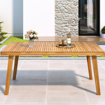 Table d'extérieur en bois de 69 po avec charge de 300 lb - conception à lattes, couleur naturelle, idéale pour les fêtes de jardin, faible capacité d'entretien de la terrasse, plateau, rassemblements idéaux, surface facile à nettoyer