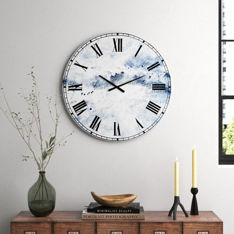 Horloge ronde bleue en métal, Moyen