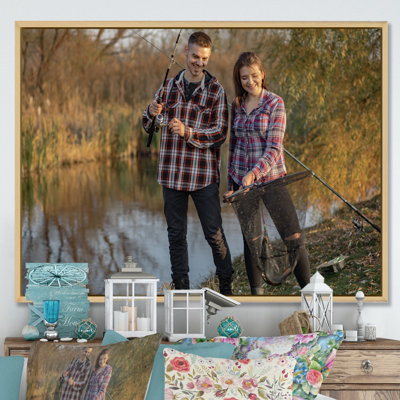 Couple près d'une rivière de pêche sur toile