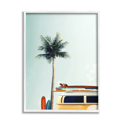 «Surf Bus Yellow with Palm Tree» par Design Fabrikken, reproduction de photo