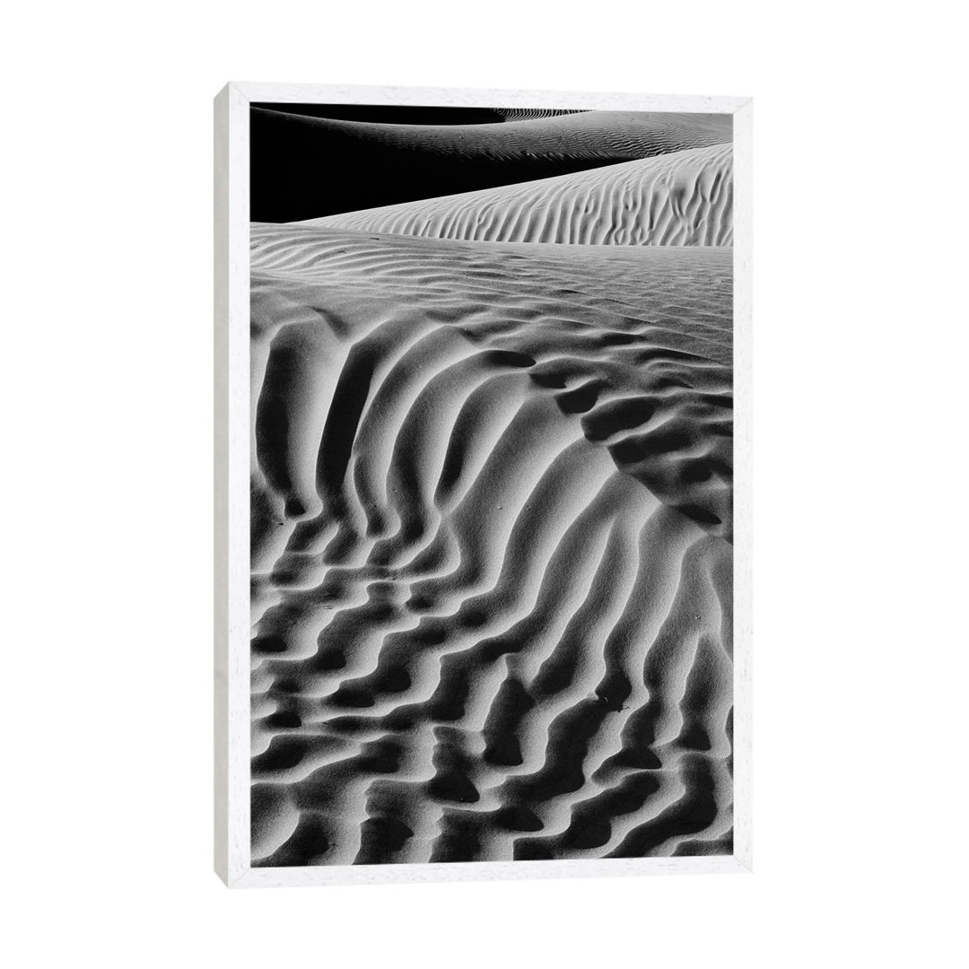 Schwarz-Weiß-Landschaft mit Blick auf Mesquite Flat Dunes, Death Valley National Park, CA, USA