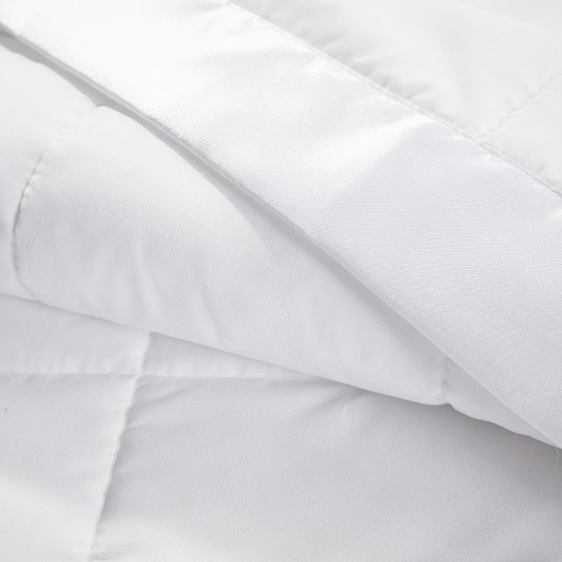 Très grande couverture en duvet synthétique avec bordure en satin, Blanc, Très grand lit