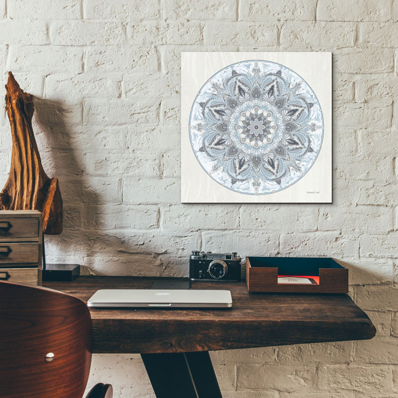 «Goa Mandala 1 Dusty Blue» par Danhui Nai, art mural en verre acrylique, H 12 po x l 12 po x P 0,13 po