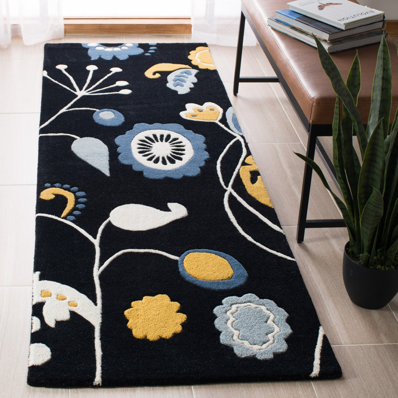 Soho Hand Tufted Wool And Viscose Floral Rug, Runner 2'6" x 8'