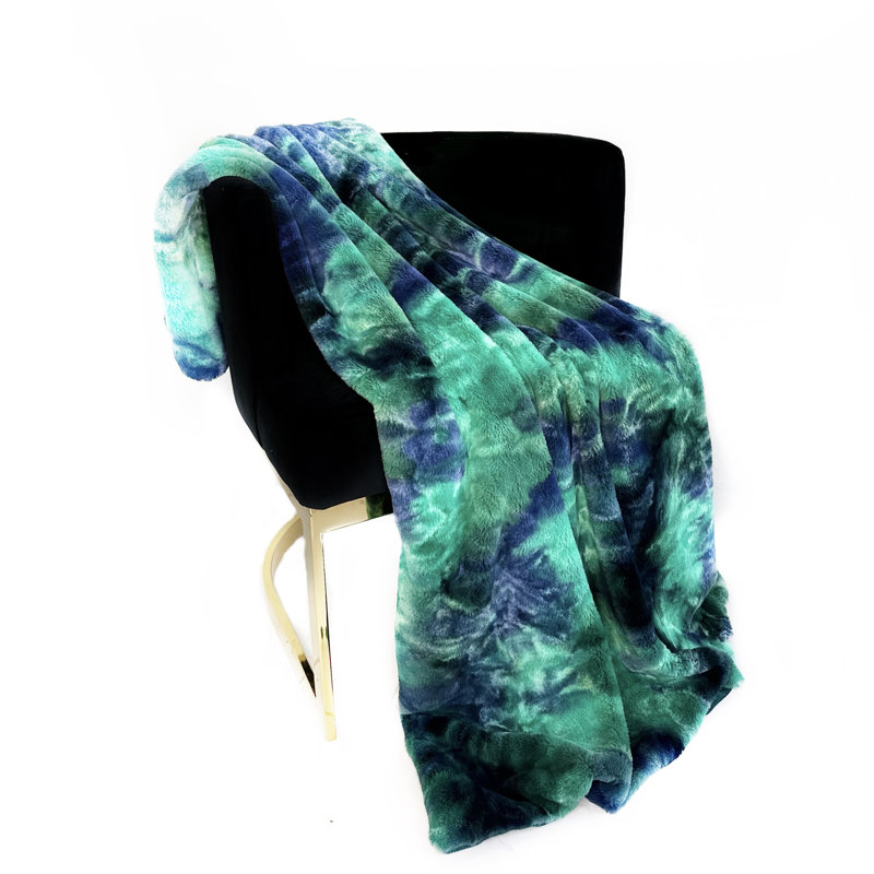 Couverture en fausse fourrure Northern Lights, L 102 po x L 116 po, Vert et bleu