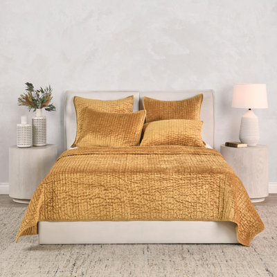Lyndon Tasmin Velvet Quilt