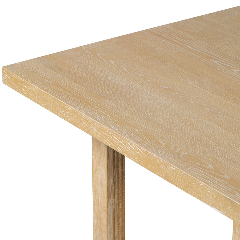 Salle à manger aux couleurs naturelles avec une structure stable et des sièges ergonomiques. Table polyvalente rectangulaire, chaises et banc rembourrés – sublime le décor de la pièce.