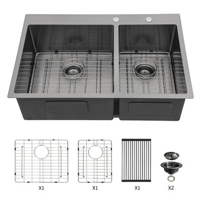 33 po x 22 po, calibre 16 noir à double cuve en configuration 60/40, cuves profondes de 10 po, fait à la main, bonde arrière, rainures en X pour un drainage rapide, patins de réduction du bruit, jet de condensation, livré avec