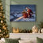 Père Noël à genoux par brique cheminée dans la neige, art mural de Noël-247659450