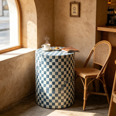 Table d'appoint Capiz à carreaux Capiz, table de bout en mosaïque bleu marine et blanc, table d'appoint en coquille naturelle fabriquée à la main pour le salon, la chambre à coucher et le décor bord de mer