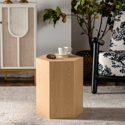Table de bout hexagonale avec grain de bois naturel, facile à nettoyer et à utiliser dans les chambres, table de bout de 15,5 po, 13,85 po et 18,9 po Nature Grain, parfaite pour les petits postes de travail à domicile, entièrement assemblée