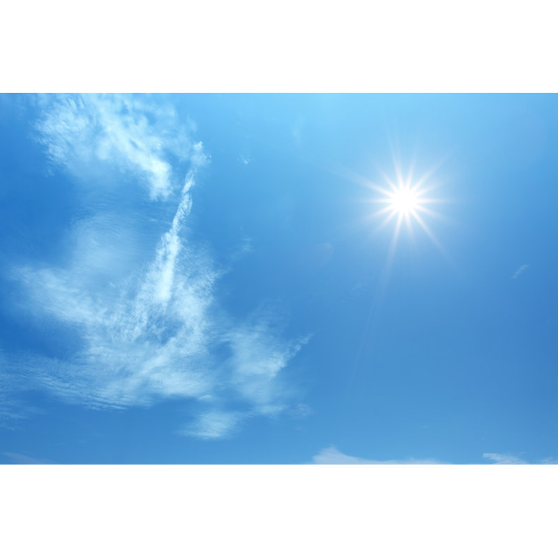 Soleil sur ciel bleu avec nuages parEnter89, H 32 po x l 48 po