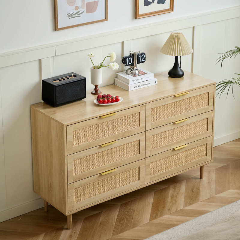 Commode à 6 tiroirs pour chambre à coucher en rotin 51 po avec poignées en bois et poignées dorées Aimara  , Naturel
