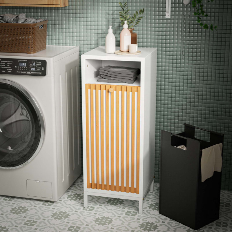 Armoire de salle de bain avec façade en bambou et panier à linge