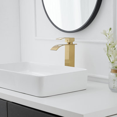 Single-handle Bathroom Faucet with Drain Assembly