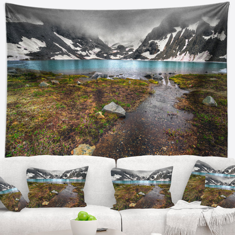 Paysage, ciel nuageux au-dessus de la tapisserie du lac Mountain, H 32 po x l 39 po