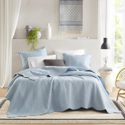 Tuscany Scalloped Edge Quilt Set