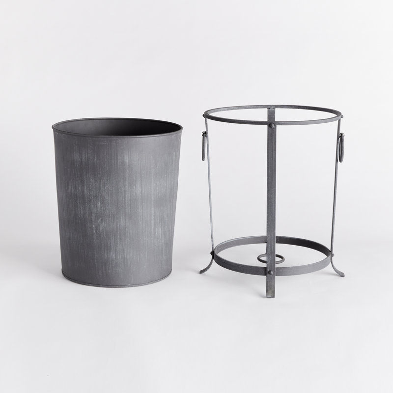 Oberon Planter Medium, 20.50" H x 15.50" W x 15.50" D