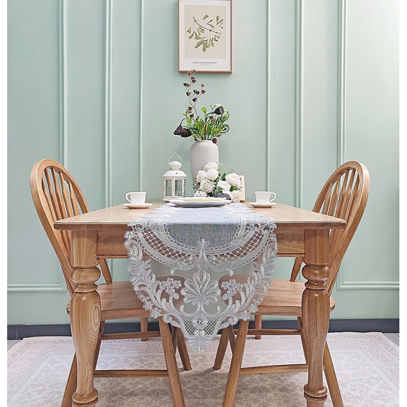 Elegant retro lace table flag