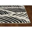 Tapis noir / blanc à motif floral Arguelles-411342022