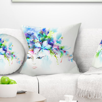 Femme avec fleurs bleues - coussin à imprimé floral