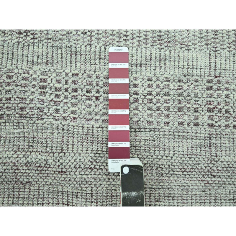 Tapis oriental rouge vin 9 pi 7 po x 13 pi avec motif ivoire, noué à la main, oxydé et patiné avec chaînes exposées, 100% laine