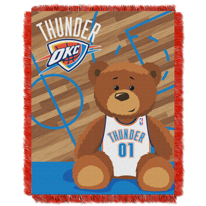 Jeté de bébé thunder court NBA