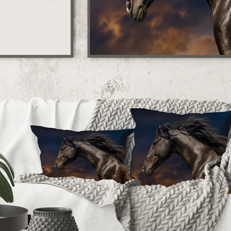 Portrait de la housse de coussin carré et cheval Insert III, 18" x 18"