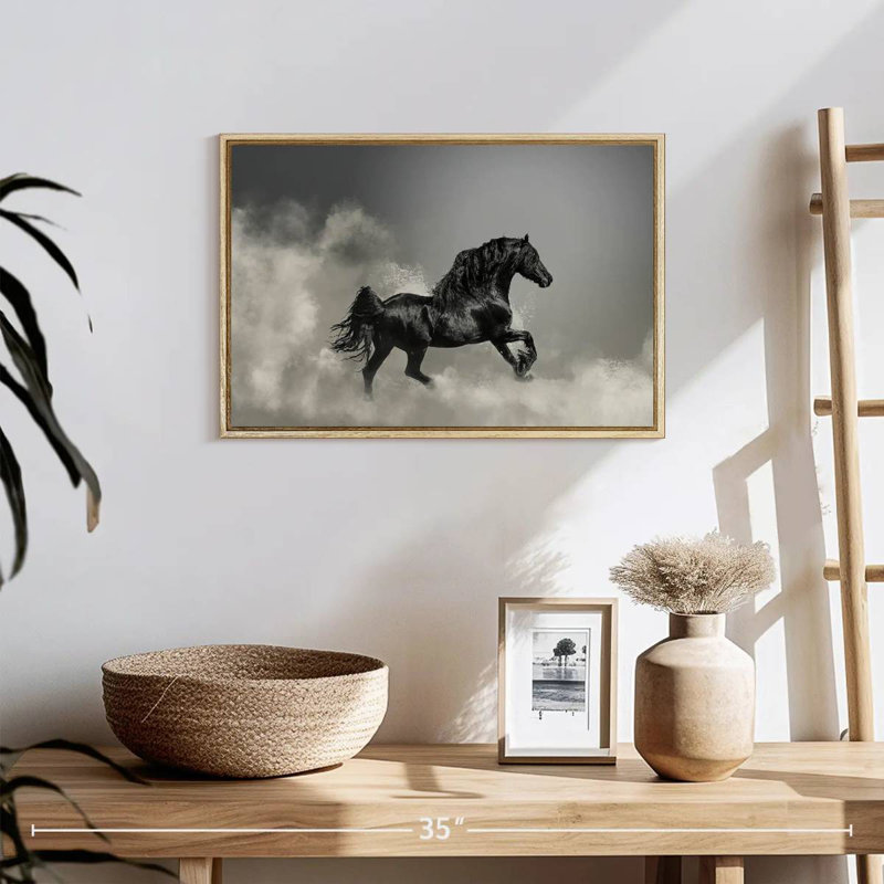 Cheval frison noir au galop, Cadre flottant en bois naturel, 19 po x 13 po