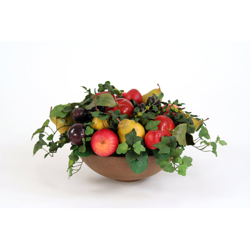 Abondance d’abondance de fruits avec table de feuillage dans le bol
