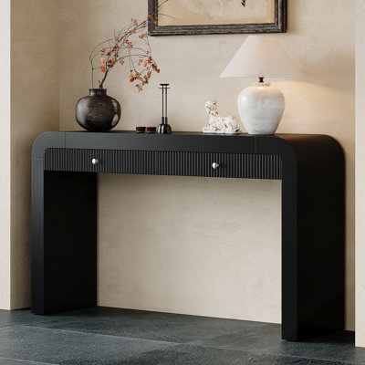 Console rustique avec tiroir cannelé, coins arrondis et pieds épais pour le couloir et le salon