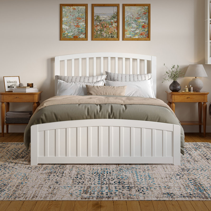 Lit plateforme en bois massif avec pied de lit assorti Audriel, Blanc, Grand