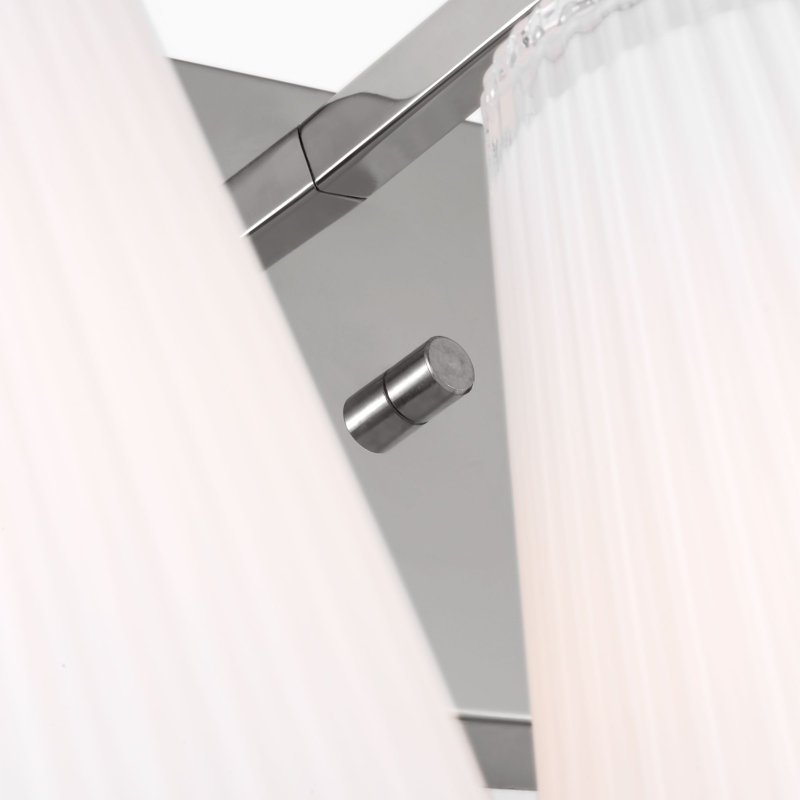 Très grand meuble-lavabo Upson de Génération Éclairage , H 7,75 po x l 24,25 po x P 6,25 po, Chrome, Quatre lumières