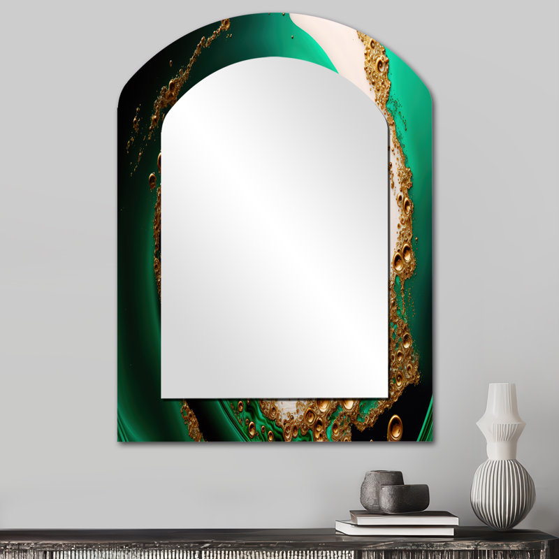 «Green and Gold Crashing Waves I» - miroir en arc à spirales abstraites, miroir mural décoratif asymétrique vert, impression sur métal