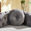 Canapé Chesterfield en velours avec coussins ronds