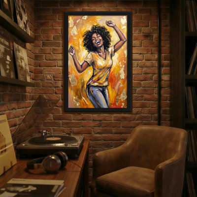 Abstrait femme joyeuse dansant sur fond doré