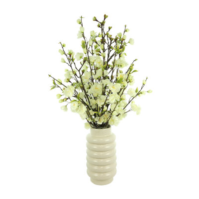Arrangement de fleurs de cerisier biologiques modernes